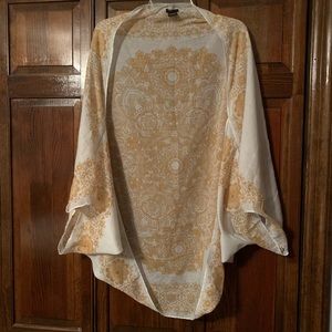 White and Gold Kimono 👘☀️